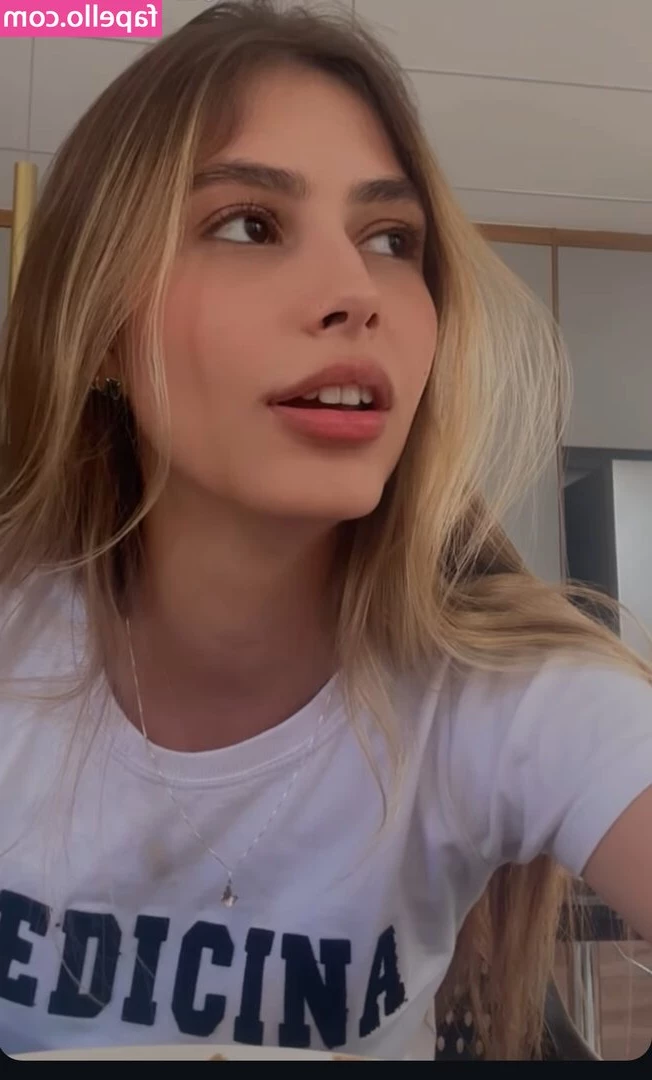 Julia Castrom [ julia-castrom ] - Santa baby