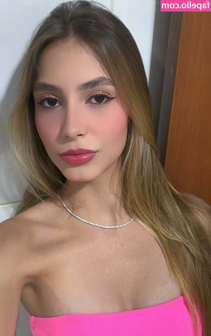 Julia Castrom [ julia-castrom ] - I like playing pranks. Can I play a prank on u? 😎😘