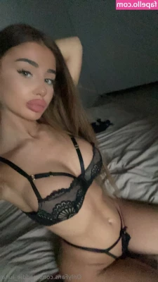 maddie_luna [ maddie-luna ] - I’m just a good girl with bad habits 🤭