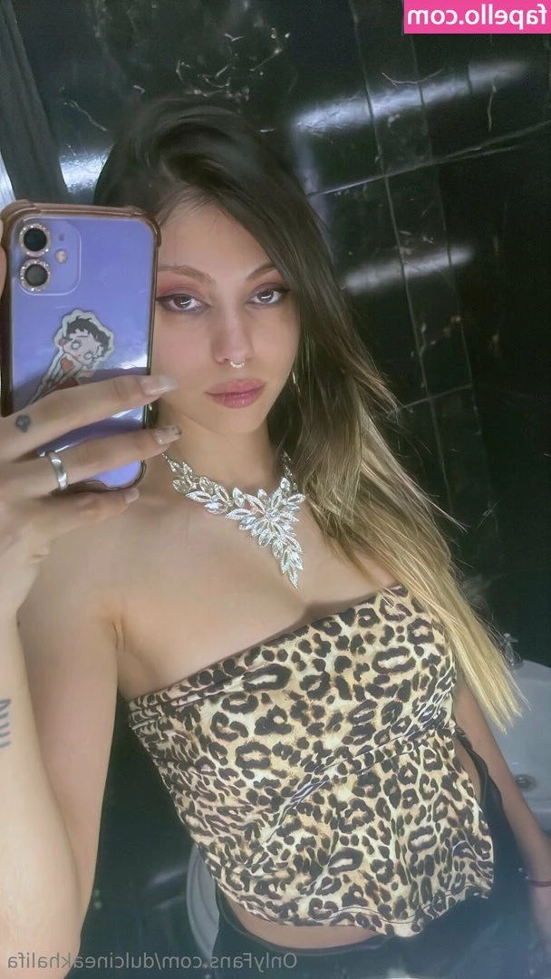 dulcineakhalifa - It seems I have forgotten how to take a shower, you think you could