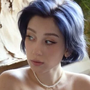 Penelope_skies