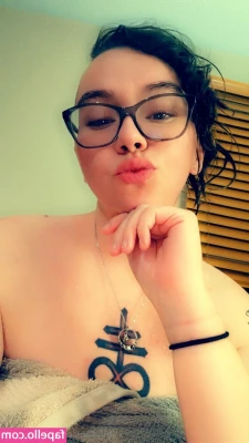 darnisha.e [ darnisha-e ] - humpdee pumpdee back in the gym😮