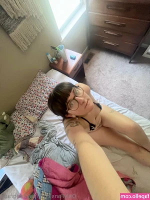 deitymary - My neighbor asked for lost his house key and asked to wait at my