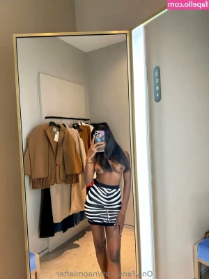 naomiafter - What are you buying me for Christmas? 😉💋