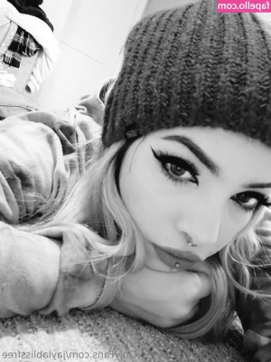 jaylablissfree - In 2 days you get to see my craziest titty content ever IF you joined