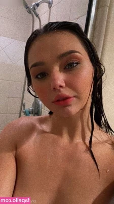 Mia Kay [ mia-kay ] - Te estoy esperando …quieres leche papi 💦 I'm waiting for you...