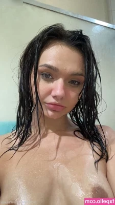 Mia Kay [ mia-kay ] - It's hot in my @clutchvip with @amaziing718