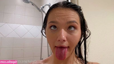 Mia Kay [ mia-kay ] - Liara Trying To Fit Yahg s Whole Dick