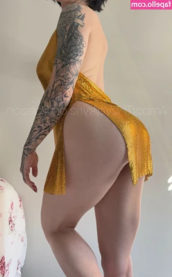 Amberthevalkyrie - I’m dropping something very naughty in your DM’s tonight 😈