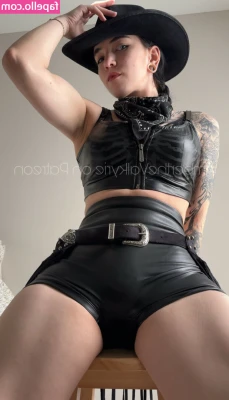 Amberthevalkyrie - Such a good pose to get a good licking 😜