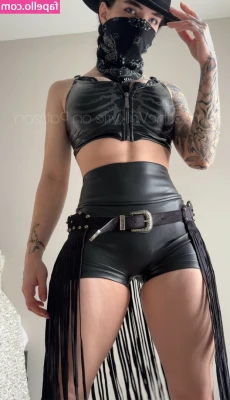 Amberthevalkyrie - Taking a couple days to relax and plan for Halloween month 🥰😍  