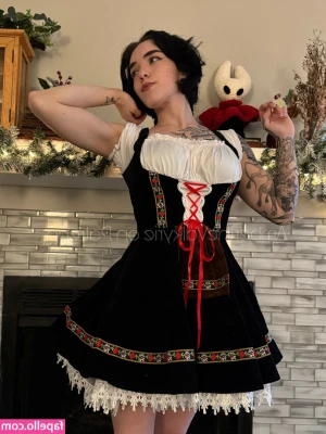 Amberthevalkyrie - I need some help to undress 🥵