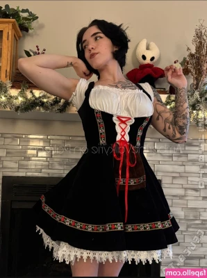 Amberthevalkyrie - What is your favorite dessert? How about me? DM😘