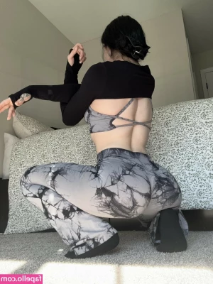 Amberthevalkyrie - I offer to suck your dick, wyd?