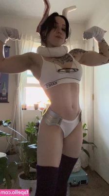 Amberthevalkyrie - We were all wanting more butt crease pics, right?