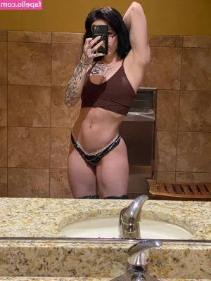 Amberthevalkyrie - some post-workout selfies 😛🍑