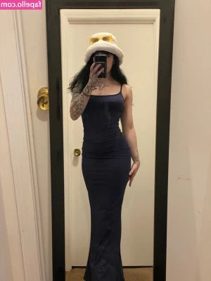 Amberthevalkyrie - This purple haired goddess wants your attention