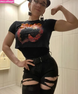 Amberthevalkyrie - Stick ya tongue out