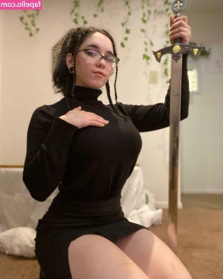 Amberthevalkyrie - You can palm my ass like a basketball. My ass might be bigger than
