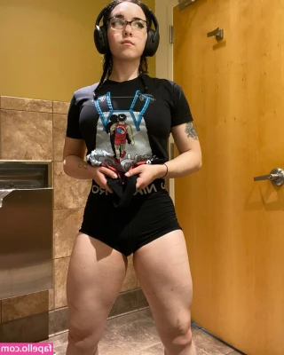 Amberthevalkyrie - you know you wanna squeeze them