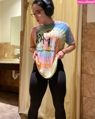 Amberthevalkyrie - Swipe 👉🏻 if you want to be flashed by Big Bro 😛
