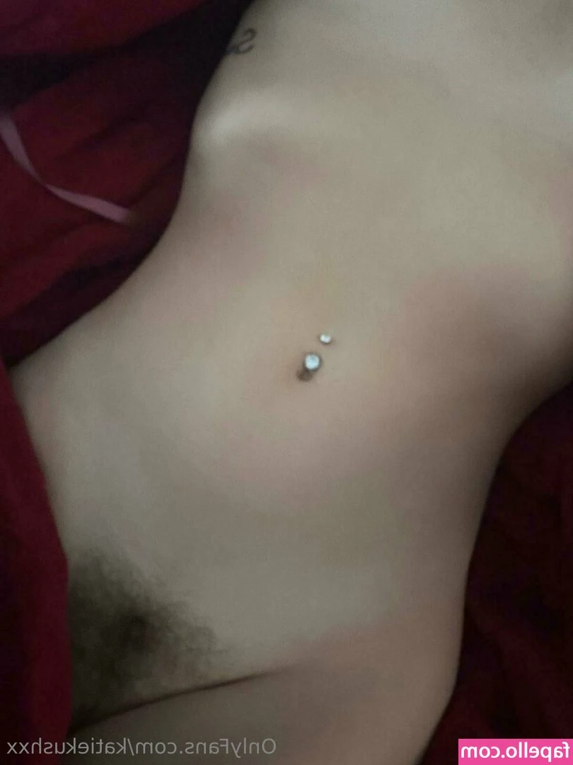 katiekushxx [ katiekushxx-2 ] - Nipple reveal from slutty Claus Do u want to suck or kiss them  
