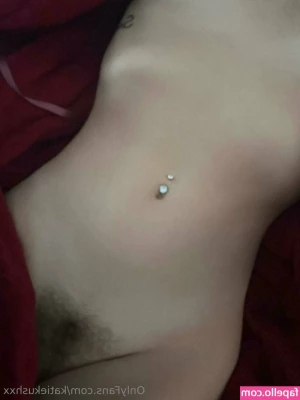 katiekushxx [ katiekushxx-2 ] - Nipple reveal from slutty Claus Do u want to suck or kiss them  