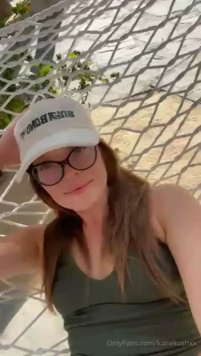 katiekushxx [ katiekushxx-2 ] - making my bf nut on my face in 2 mins at this waterfall-river