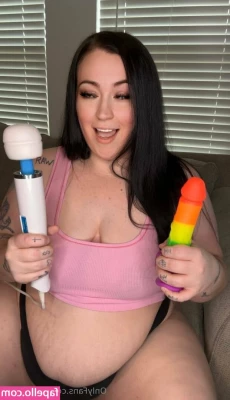 swaybaee - Happy Flashing Friday!