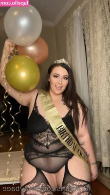 swaybaee - Name a better combo than pussy and fishnets ill wait