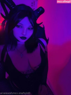 lexalacie - My sex machine fucks me and makes me squirt everywhere🤤