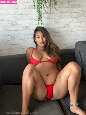 waifukaite - Just a chunky girl who loves showing her pussy off 🤭🤭