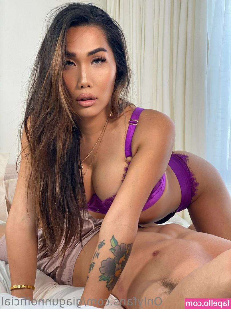 giagunnofficial - Video-Come say hi! Cams dot com!