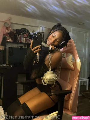 meruhart666 - Thongs make me feel sexy  I love soft lace against my skin