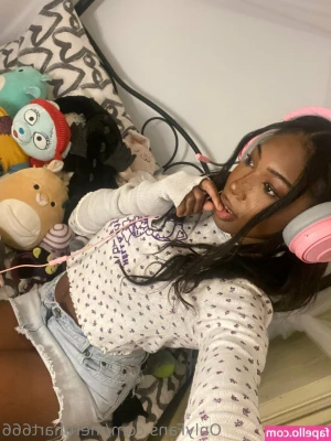meruhart666 - Just admit it... When you see my feet, your cock starts to throb!