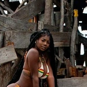 alysha-newman-18
