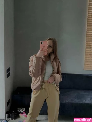 emily_petite [ emily-petite ] - Sorry about this editing. Today has been a bad day 😂. Neighbors