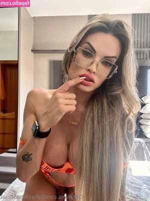 fabyzinhaoficial - i hope you're having a great day!  xoxo 😍