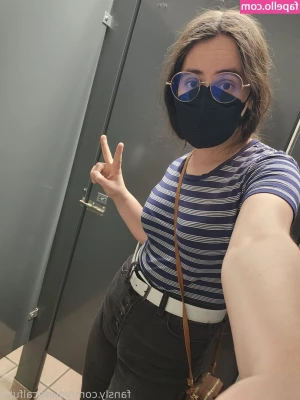 yourlocalfuta - DEEP throating your cock FREE will be sent to your dms tmrw   midnite