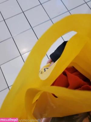 yourlocalfuta - I never fit in chairs 😭 this was so uncomfortable but I didn’t