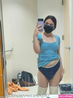 yourlocalfuta - The feed just keeps pouring down the chute and filling the trough for