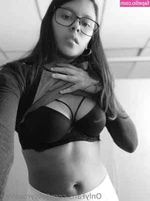jessyrosefree [ jessyrosefree-1 ] - New pics from tonight. 😉 Videos will be up on Friday. 😁