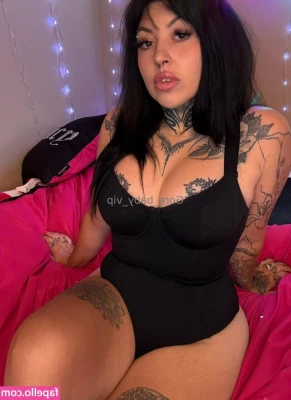 gore_baby_vip [ gore-baby-vip ] - Come rub my feet n cum all over them