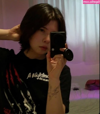 ale.zrm [ ale-zrm ] - The more obsessed with my armpits you are, the more successful you