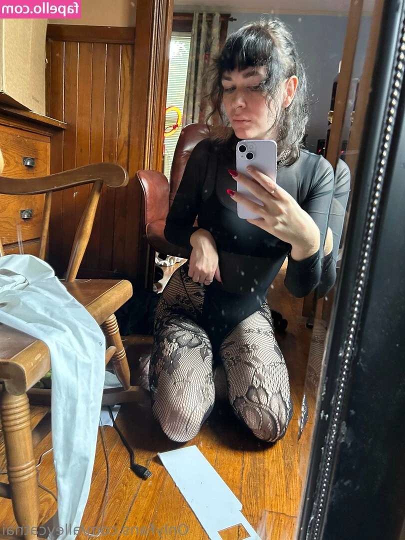 alleycatnai - Add me on snap and go vote so I can start posting nudes on there 