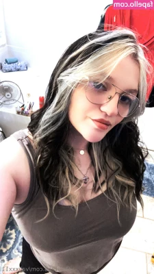 valixxx11 - I mainly took these to show off my new hair color  Do you like