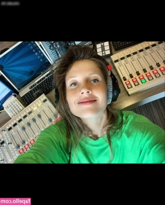Charlotte De Witte [ charlotte-de-witte ] - Me encantó como me masturbe con estos calzones CK verdes