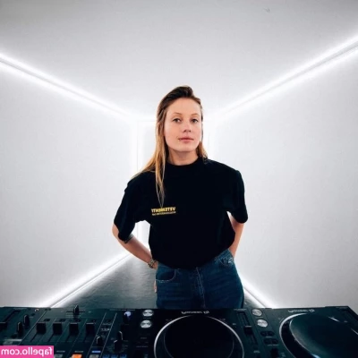 Charlotte De Witte [ charlotte-de-witte ] - hidden camera view