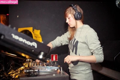 Charlotte De Witte [ charlotte-de-witte ] - Try to resist my sweet sweet pussy juices 🙏😳