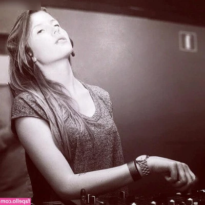 Charlotte De Witte [ charlotte-de-witte ] - Can I suck you off daddy